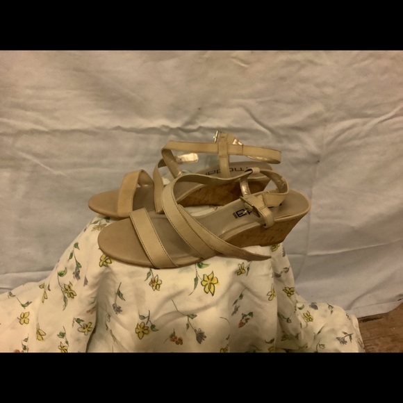 Mode spade tan wedges - Picture 2 of 3